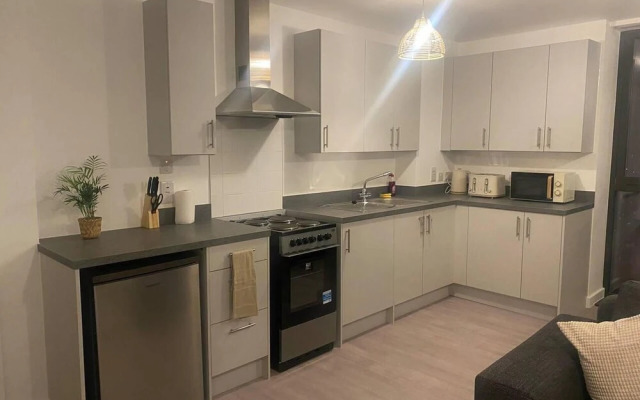 Beautiful 2 Bed Penthouse With Balcony Views Ldn