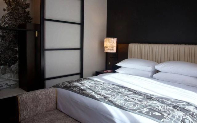 Saint Kate - The Arts Hotel