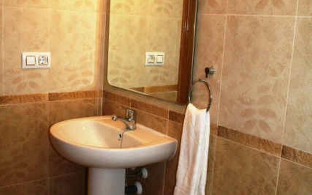 La Cinuelica R14 grd flr apt overlooking pool L124