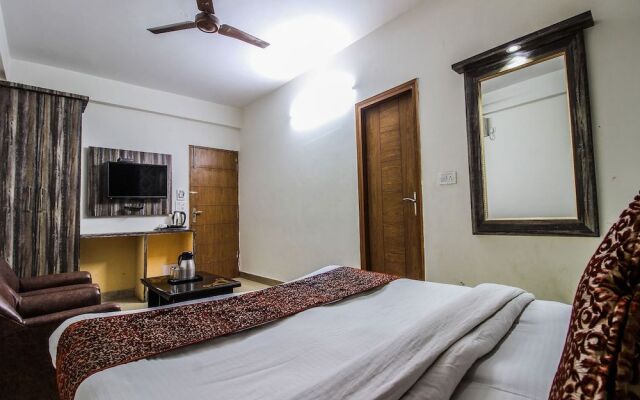 OYO 24801 Hotel Star Palace