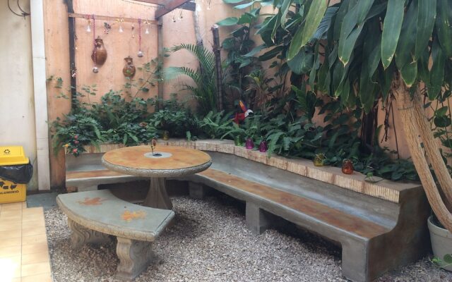 Gaudys Backpackers - Hostel