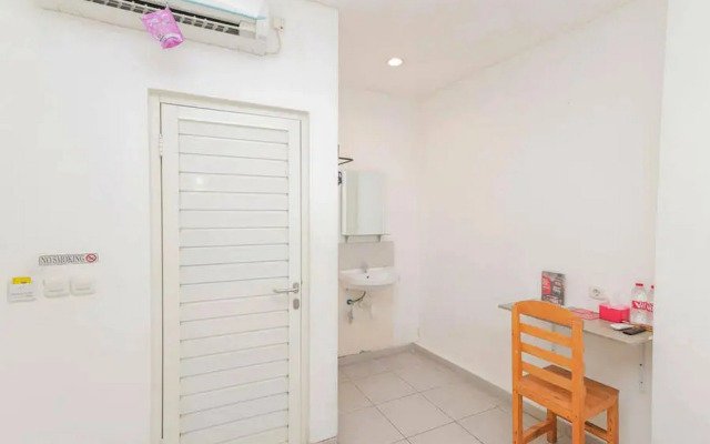 RedDoorz near Kaza Mall Surabaya