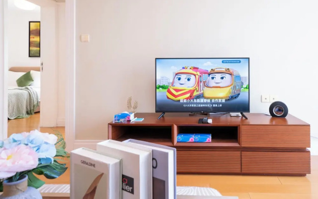 Tyms Luxury 2BR 1BA Apt Xujiahui Shops