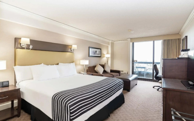 Sandman Signature Vancouver Airport Hotel & Resort - фото 5