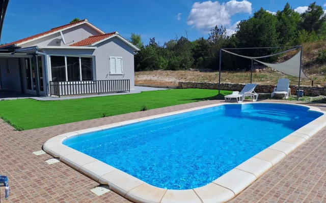 Nane Garden House With Heated Pool