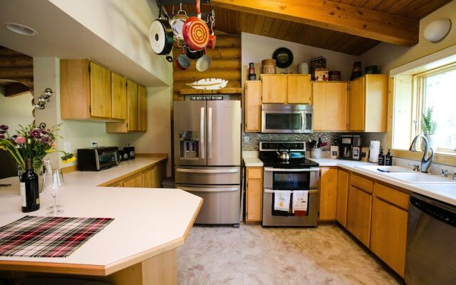 Nederland Getaway 4 Bedroom Home by RedAwning