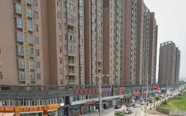 Longyi Hotel (Wuhan Happy Valley Wuhan High-speed Railway Station)