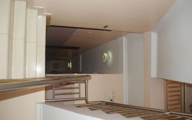 Nevada Inn Hotels And Suites