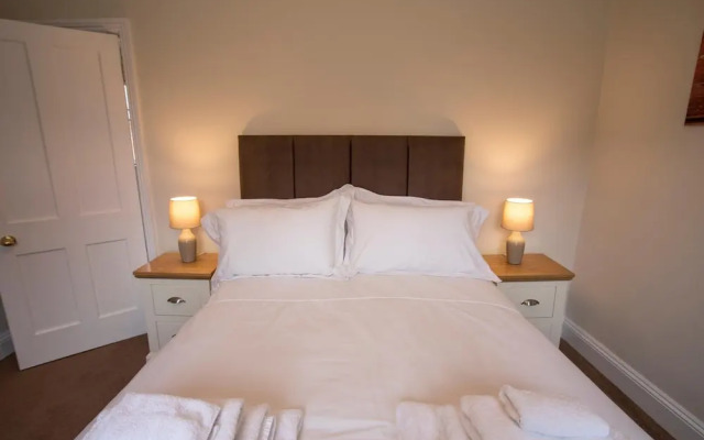 Spacious 2 Bedroom Apartment in Netherby Hall