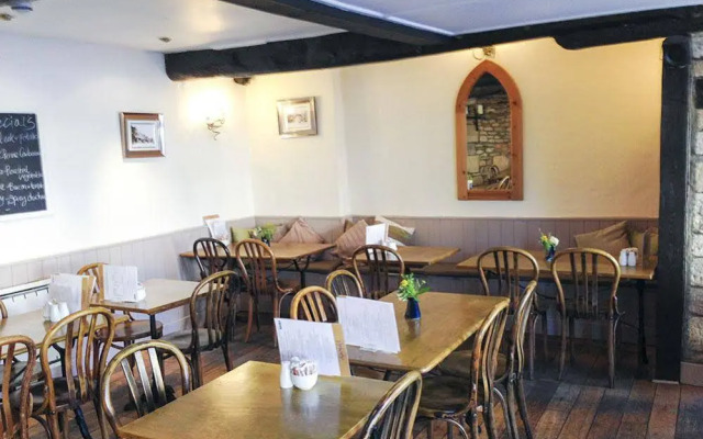 Priory Tearooms Burford With Rooms