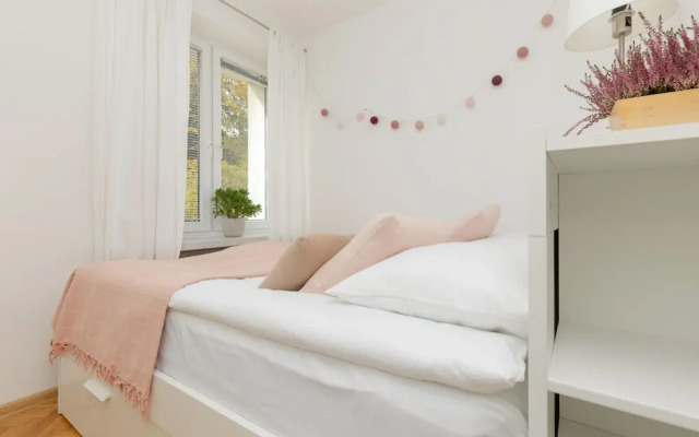 Bright Aapartment Holenderska by Renters