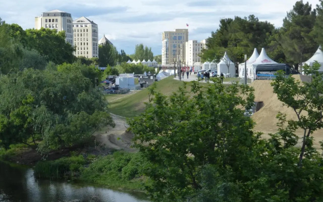 LUMINEUX avec vue , proche CENTRE historique