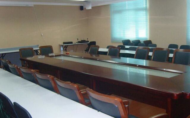 Hongjin Pudong International Airport Hotel