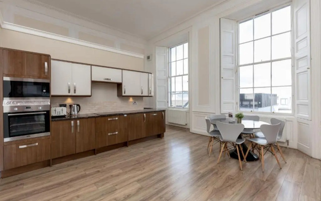 Destination Edinburgh Apartment York Place