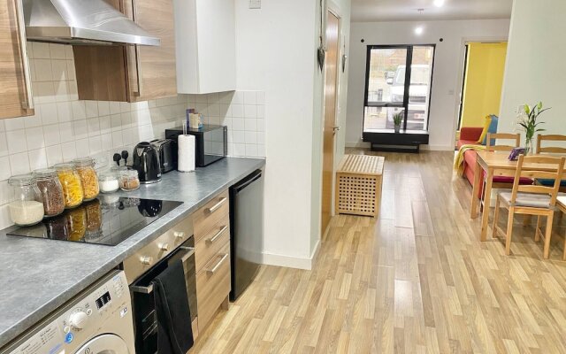 5-bed Townhouse Salford Deep Cleaned