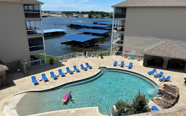 Panoramic Sunset Escape Waterfront Condo for 7!