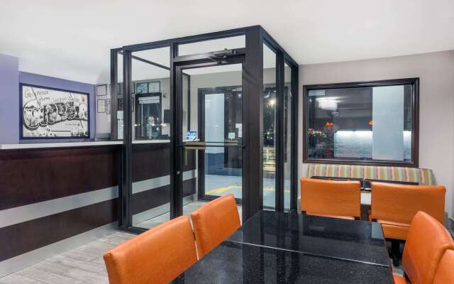 Super 8 by Wyndham Locust Grove