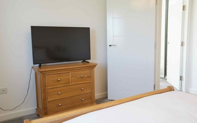 Ebbsfleet International Apartment