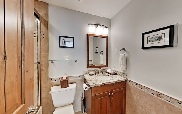 710wliop 3 Bedroom Condo