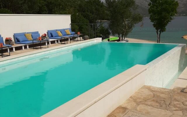 White Cloud Apartments