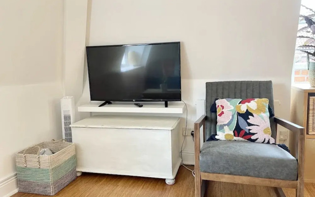 Bright 1 Double bed Apartment Near Cabot Circus