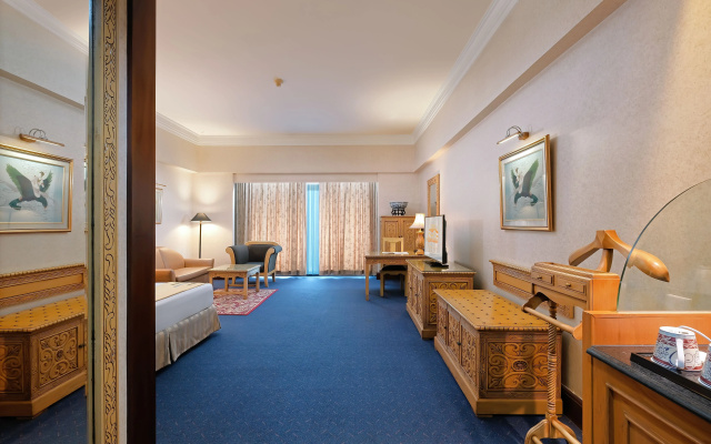 Sunlake Waterfront Resort and Convention