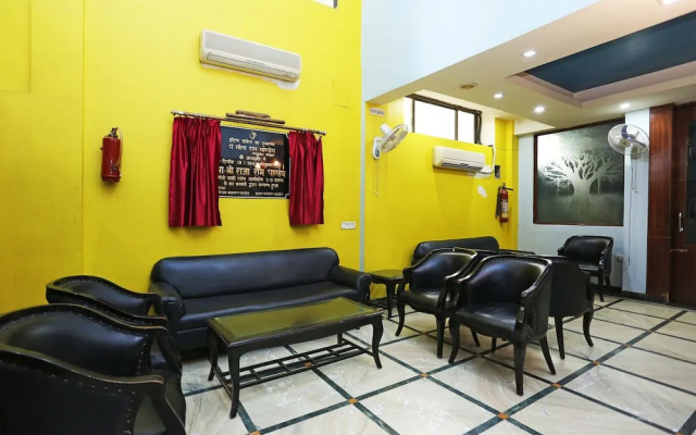 OYO 8178 Hotel Saket