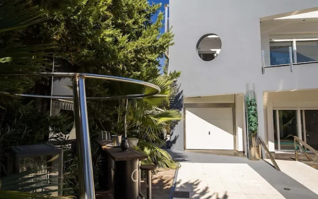 Villa BOND with Private Swimming Pool