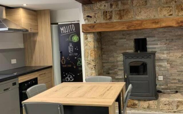 Petite maison rénovée entièrement à Chanac