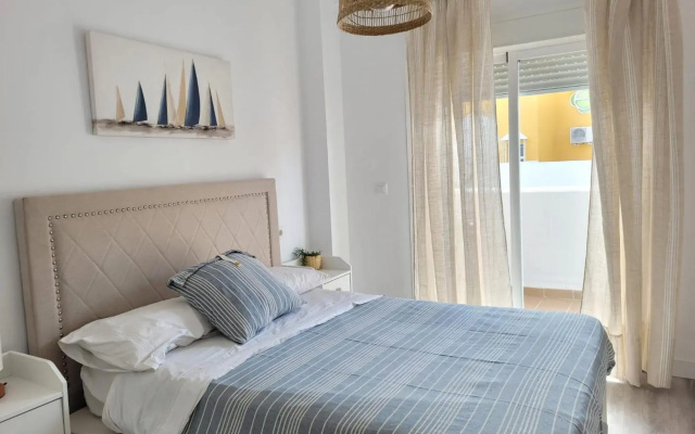 Apartamento en Rota con piscina y parking junto al mar