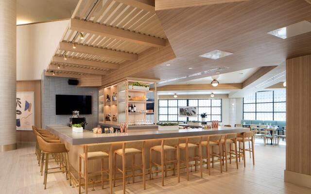 Hilton Santa Monica Hotel & Suites