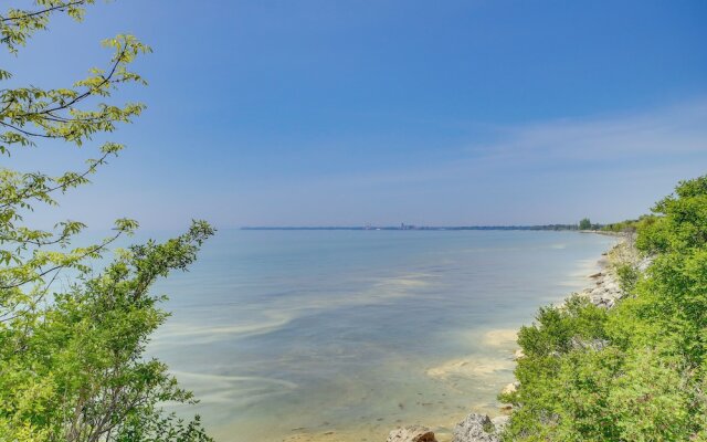 Two Rivers Home - Walk to Lake Michigan!