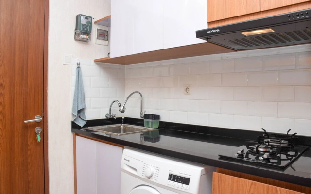 Homey 1Br With Living Room At Grand Kamala Lagoon Apartment