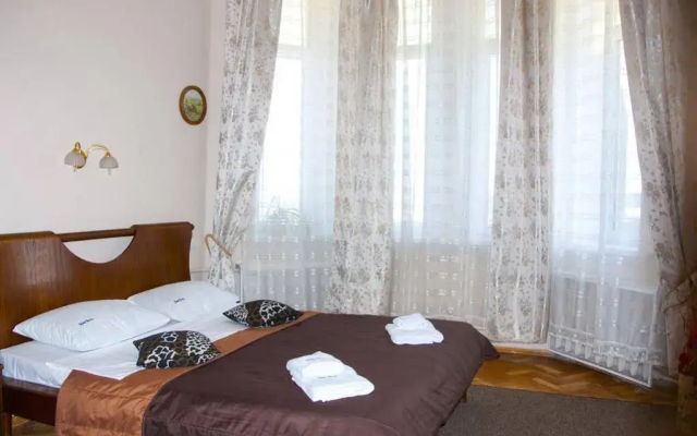 Home Hotel Apartments on Zoloti Vorota