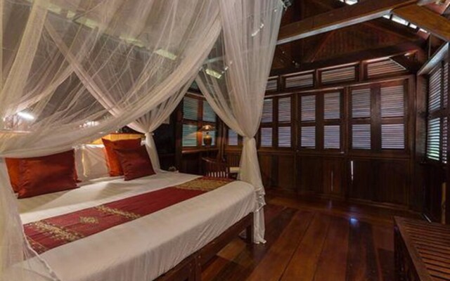 Mekong Cruises - The Luang Say Lodge & Cruises - Luang Prabang to Huay