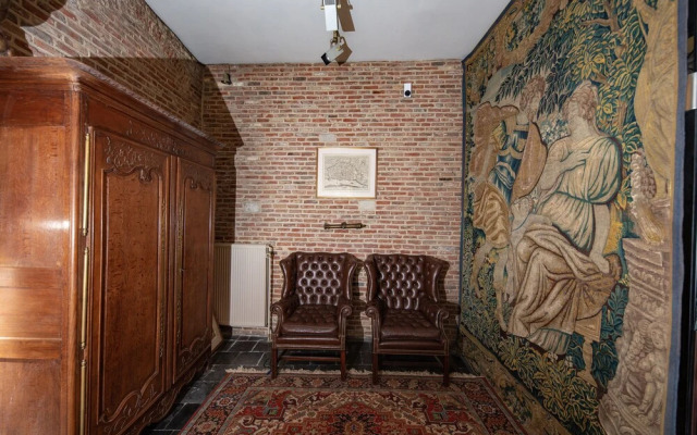 Unique Apartment In Historic Mansion