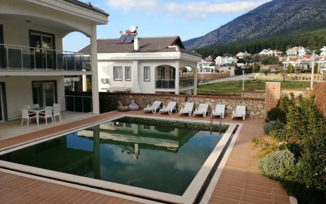 Villa Aktif 1 by Villa Life D-Lux