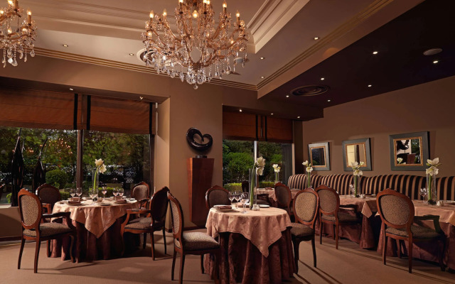 Divani Caravel Hotel