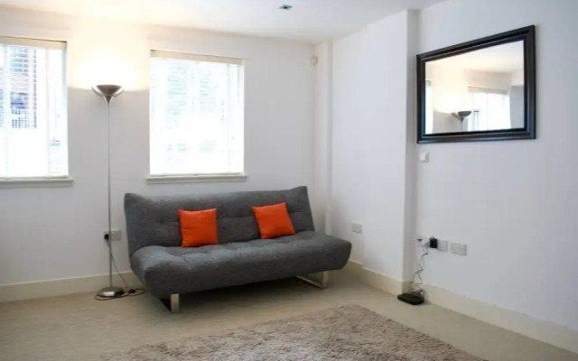 Super Central City Apartment - 1 Bedroom, Sleeps 4