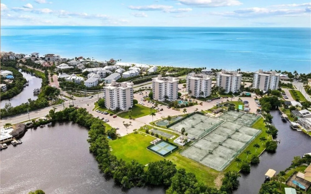 Eva's Bonita Beach & Tennis Condo