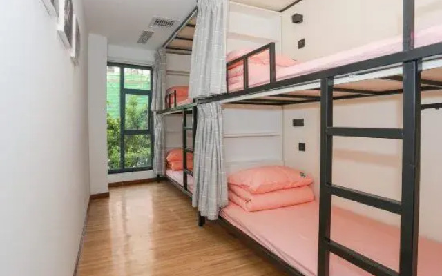 Dengba Inn&Youth Hotel （Shenzhen Futian Convention and Exhibiton Center Store ）