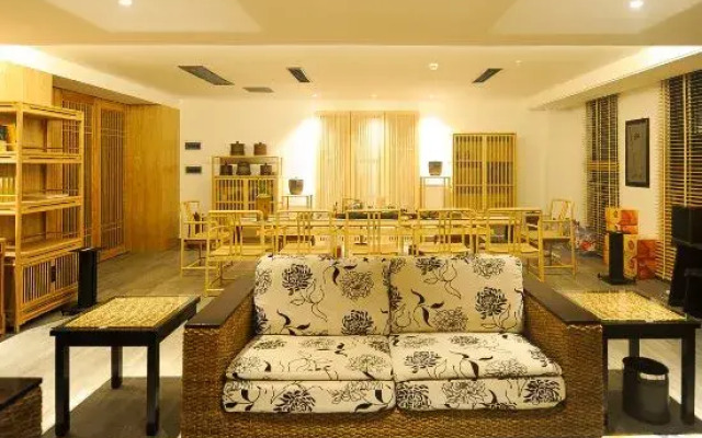 Deepness Hotel