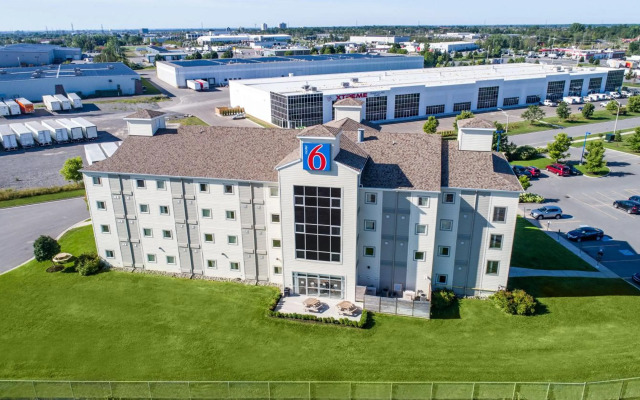 Motel 6 Kingston, ON