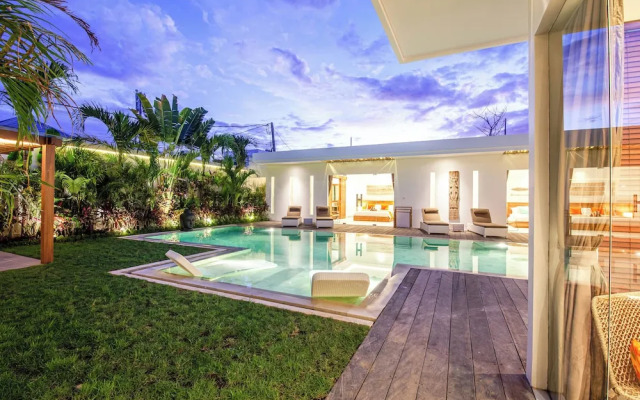 Modern 4 BR Villa 400m to the Beach in Canggu