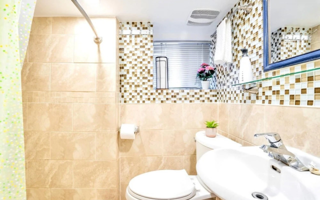3BR Townhouse - St Clair West Village w Parking