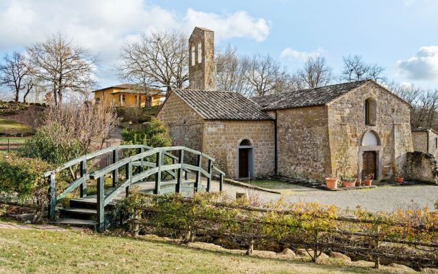 Restful Holiday Home in Sorano With Swimming Pool