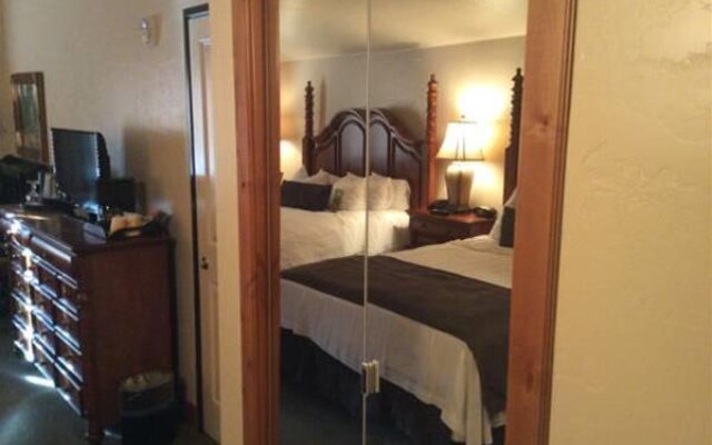 Hotel and Resort Rooms by Midway Lodging