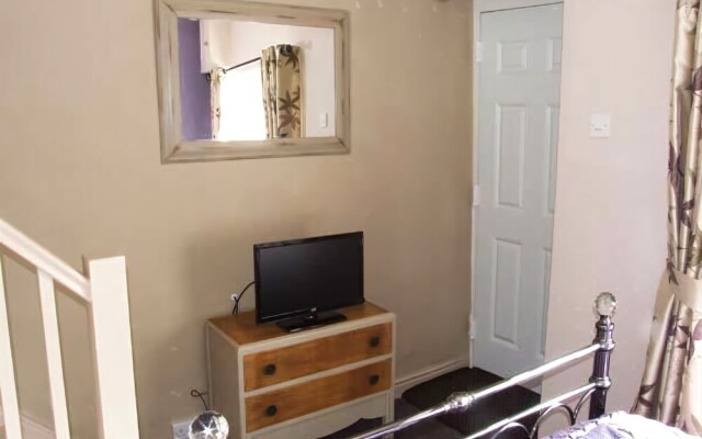 Host Stay Foxglove Cottage