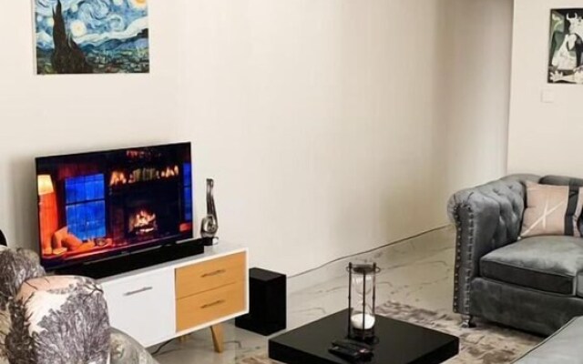Lux Suites Sandalwood  Apartments