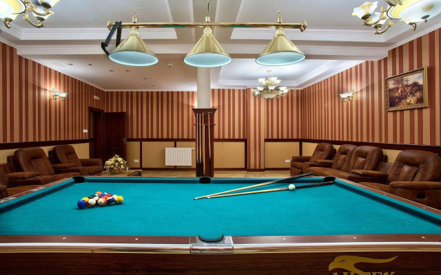 Hotel Dworek Tryumf Dąbrowscy Spółka Jawna